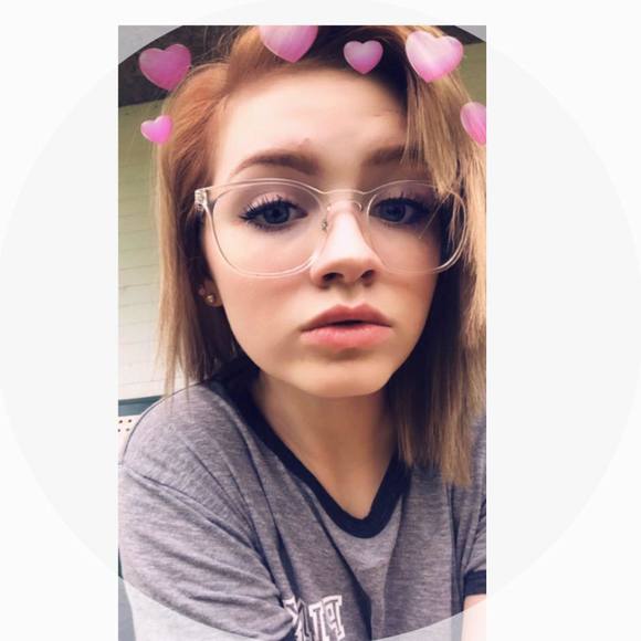 Meet your Posher, Carla - Picture 1 of 1